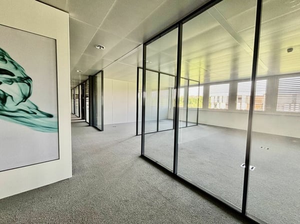 Superbes surfaces de bureaux modernes, accessibilité CFF et parkings 8