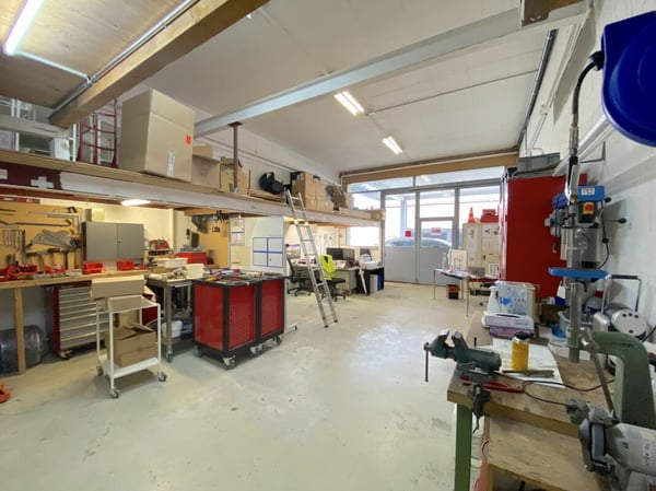 Vaud local stockage showroom depot archives à louer En Budron 600/1200 m2 5