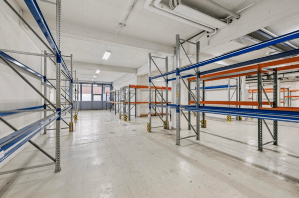 Vaud local stockage showroom depot archives à louer En Budron 600/1200 m2 2
