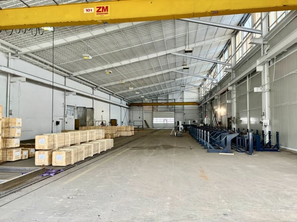 A louer: divers LOCAUX commerciaux, HALLS, TERRAINS nus et COUVERTS dans site industriel 4