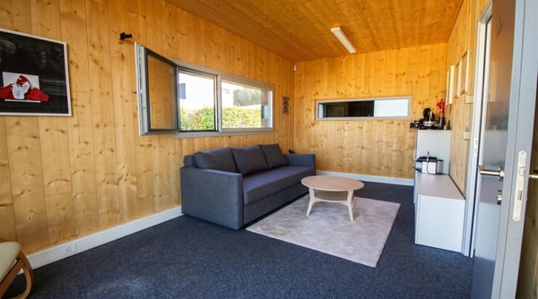 Magnifique bâtiment en zone artisanale 12