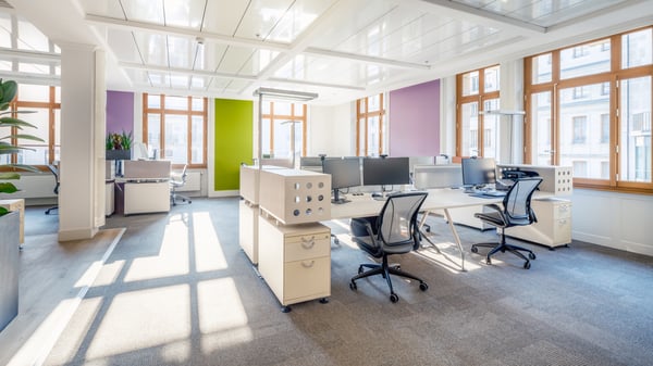 1000 m² de bureaux avec entrée privative 4