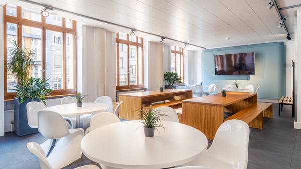 1000 m² de bureaux avec entrée privative 3