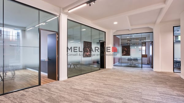 Bureaux de 2 500 m2 aménagés à louer 7