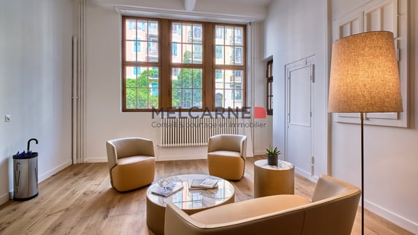 Bureaux de 2 500 m2 aménagés à louer 8