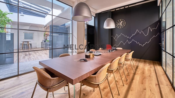 Bureaux de 2 500 m2 aménagés à louer 4