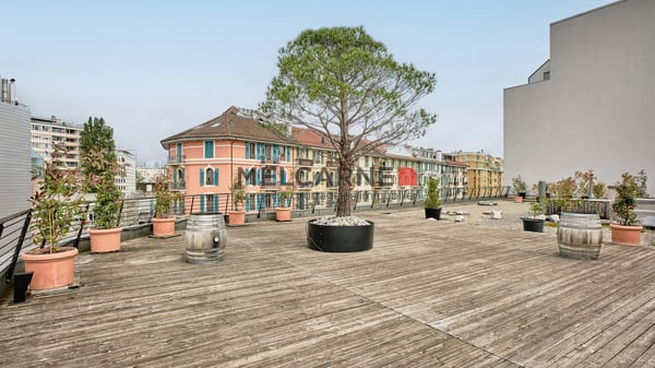 Bureaux de 2 500 m2 aménagés à louer 2