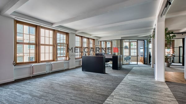 Bureaux de 2 500 m2 aménagés à louer 11