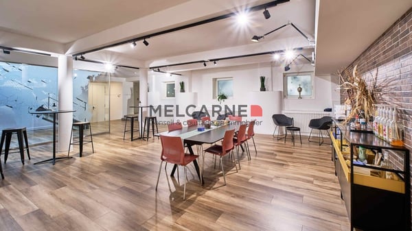 Bureaux de 2 500 m2 aménagés à louer 9