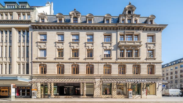 1000 m² de bureaux avec entrée privative 1