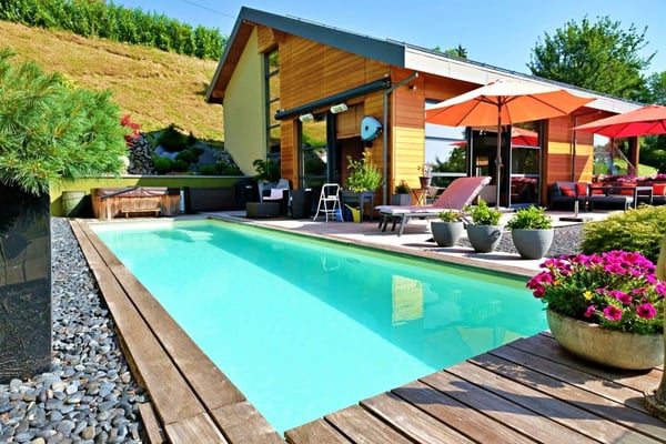 VISITE 3D // Villa meublée / Vue imprenable sur le lac / Piscine 2