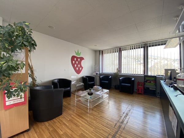 Grand bureau à Neuchâtel / cabinet médical 4