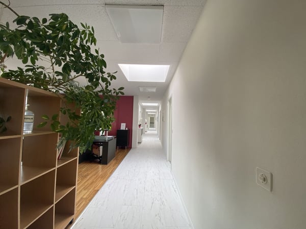 Grand bureau à Neuchâtel / cabinet médical 7
