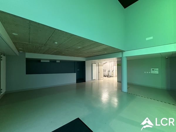 Local sécurisé de 170m1 à louer à Morges : idéal pour dépôt ou stockage, accès direct autoroute 2