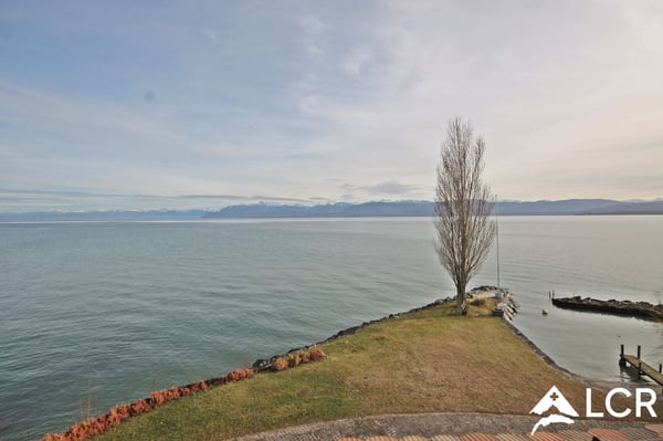 Superbe studio MEUBLE - COURTE DUREE / Vue lac - Jardin - Piscine 8