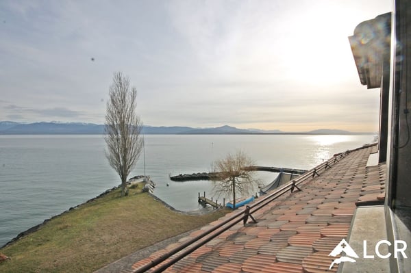 Superbe studio MEUBLE - COURTE DUREE / Vue lac - Jardin - Piscine 1