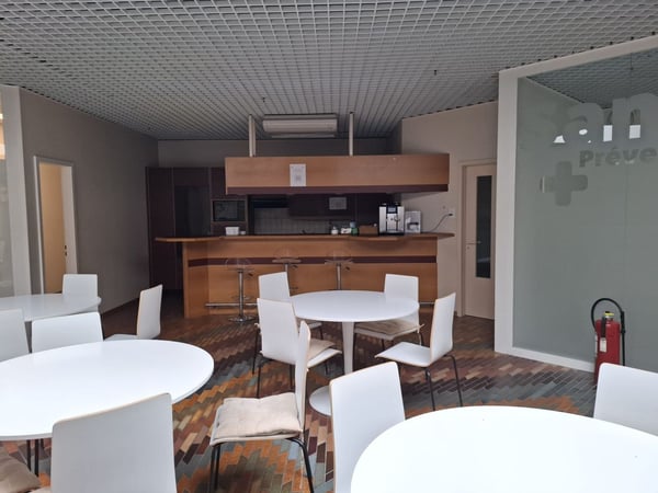 Bureau fermé à Montagny 3