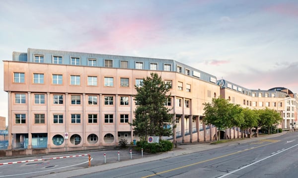 Magnifique surface de bureau au centre de Nyon 10