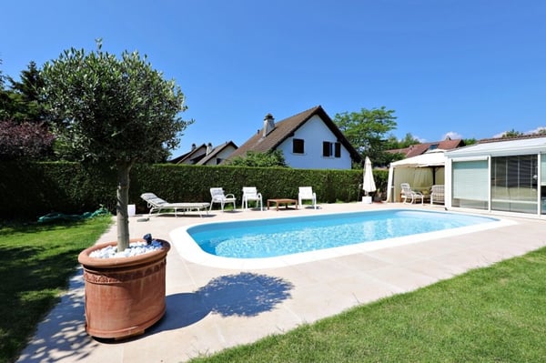 Splendide villa mitoyenne / 4 chambres / 3 SDB / Jardin / Piscine 1