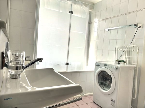 Bel appartement meublé à Lausanne / 2.5P / 2 CHB / 1 SDB / 1 Balcon 12