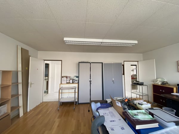 Grand bureau à Neuchâtel / cabinet médical 3