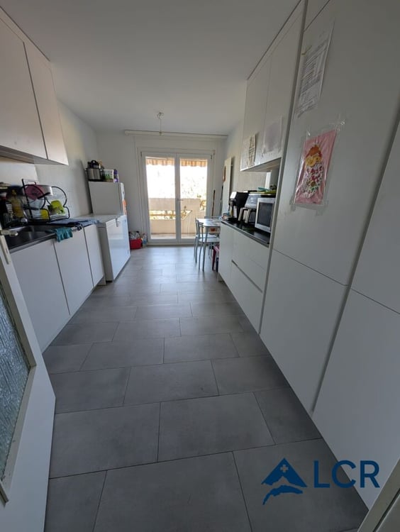 A louer spacieux appartement de 4.5 pièces avec balcon - Fribourg 3