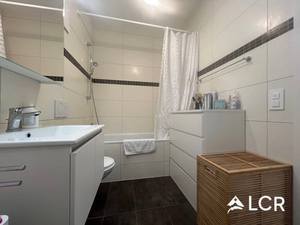 Magnifique appartement de 3.5p/2 chb/1sdb/1 balcon/1 terrasse 12