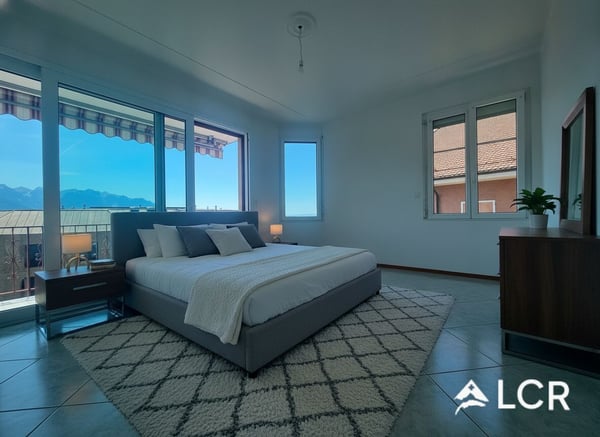Magnifique Appartement de 5.5P / 3CHB / 1 SDB / 1 Balcon avec vue imprenable sur le Lac / MERCI de bien lire le texte 8