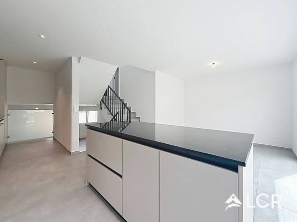 Magnifique appartement de 5.5P / 4 CHB / 2 SDB / 1 balcon / 1 Jardin /2 places de parc 3