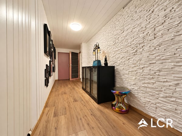 Surface commerciale aménagée en logement - 3,5 pièces - Place de parking 6
