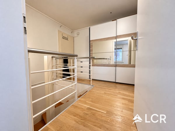 Surface commerciale aménagée en logement - 3,5 pièces - Place de parking 5