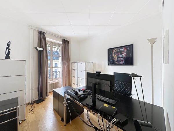 Unique : Bureaux d'exception au Quai des Bergues 4