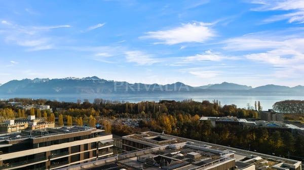 Elégant attique neuf avec vue panoramique 10