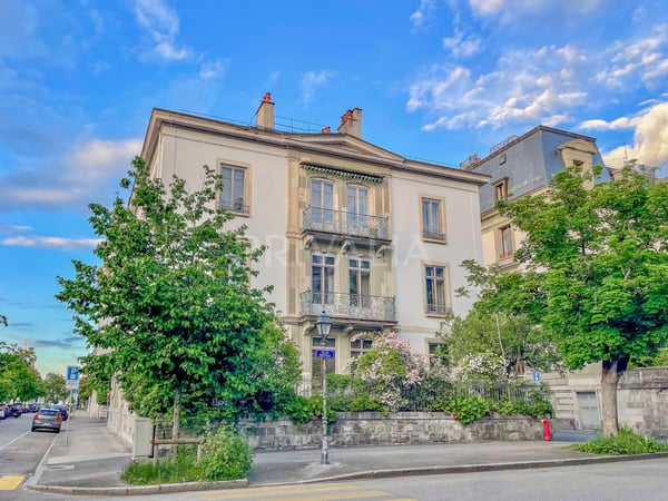 Superbe hôtel particulier au coeur du quartier de l'Église Russe 1