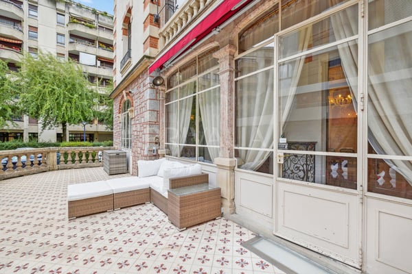 Magnifique appartement de standing sur la Rive Droite 8