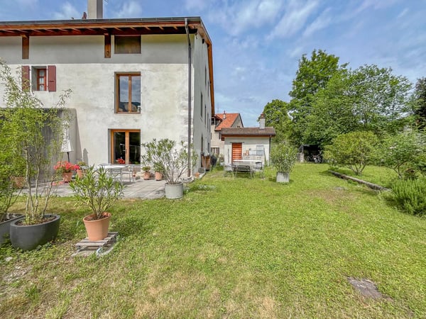 Belle maison mitoyenne villageoise au coeur de Troinex 1