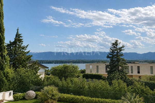 Élégante villa rénovée avec vue sur le lac à Cologny 12