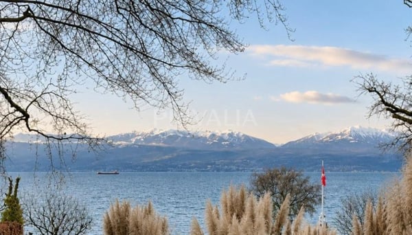 Propriété d'architecte avec port privé sur les rives du Léman 1
