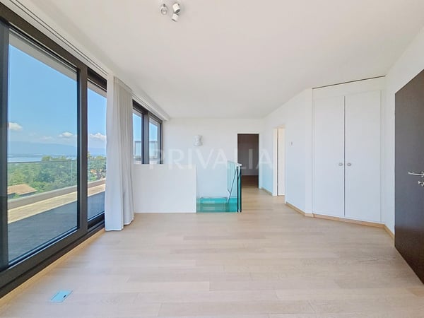 Exceptionnel attique en duplex offrant une vue panoramique sur le lac et les montagnes 6