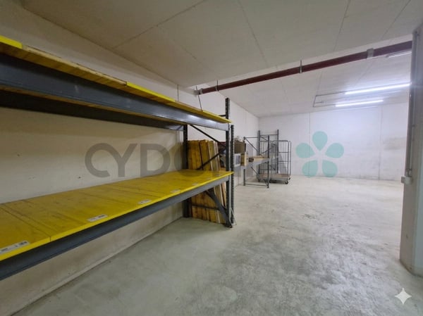 Local commercial avec bureaux et dépôt à louer totalisant 270m2 5