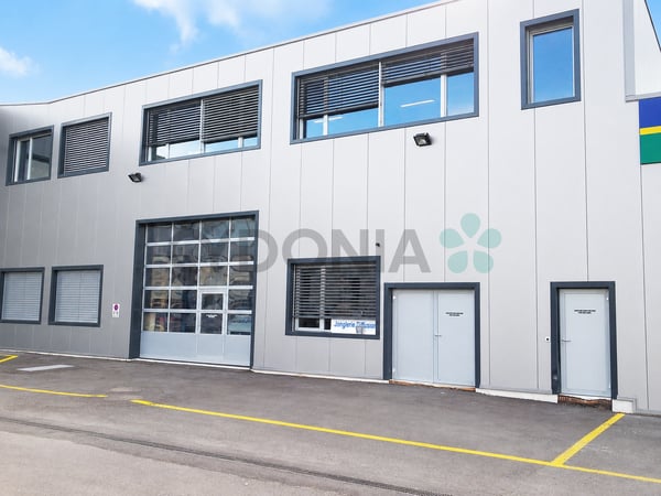Local commercial avec bureaux et dépôt à louer totalisant 270m2 1