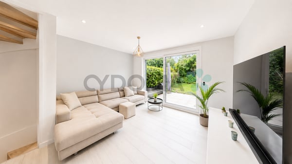 Exclusivité Belle maison mitoyenne de 135 m²,sur trois étages, en zone résidentielle d'Aire. 3