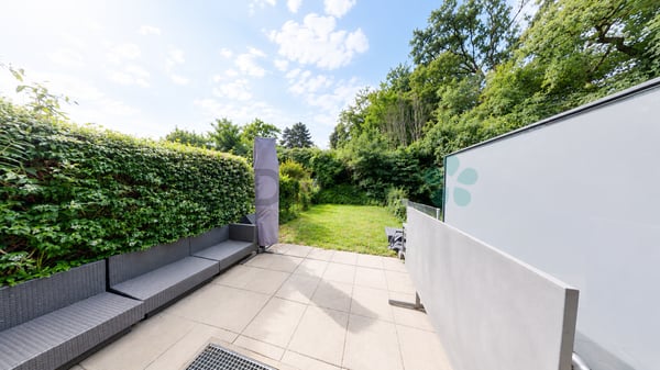 Exclusivité Belle maison mitoyenne de 135 m²,sur trois étages, en zone résidentielle d'Aire. 4