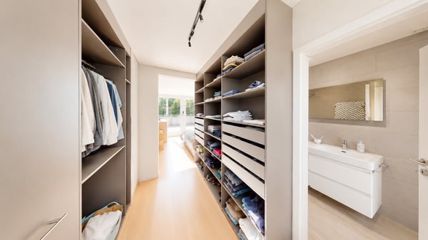 Exclusivité Belle maison mitoyenne de 135 m²,sur trois étages, en zone résidentielle d'Aire. 4