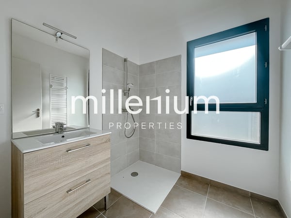 Villa neuve mitoyenne avec jardin (FRANCE) 9