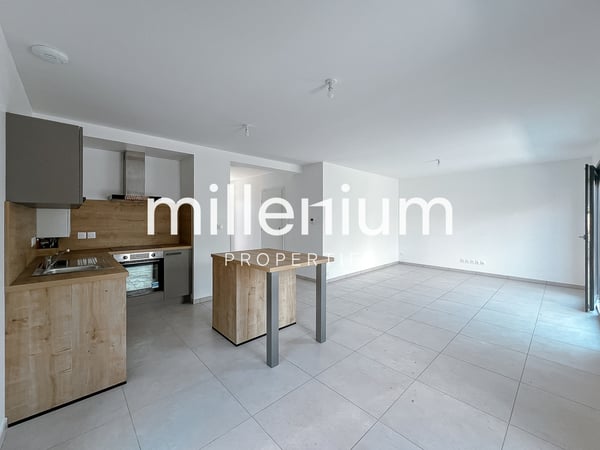 Villa neuve mitoyenne avec jardin 1