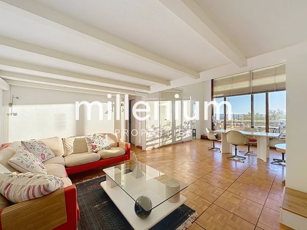Furnished apartment with balcony near the UN 4