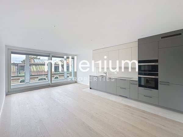 Beautiful Modern 1-Room Apartment with Stunning Jet d'Eau View 1