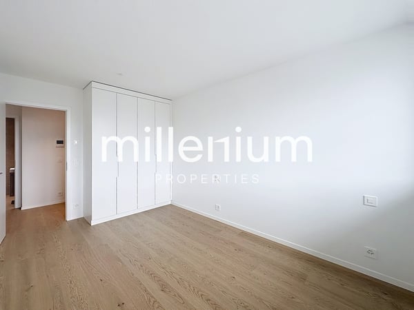 Beautiful Modern 1-Room Apartment with Stunning Jet d'Eau View 3