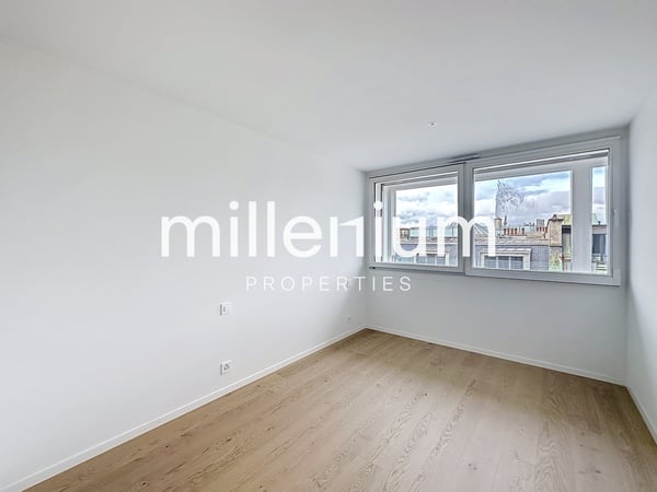 Beautiful Modern 1-Room Apartment with Stunning Jet d'Eau View 2